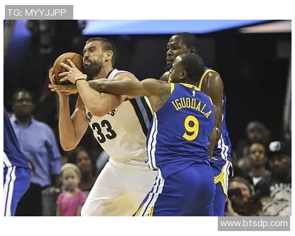 勇士与灰熊激战正酣文字直播全程回顾与精彩瞬间分析 勇士与灰熊激战正酣文字直播全程回顾与精彩瞬间分析