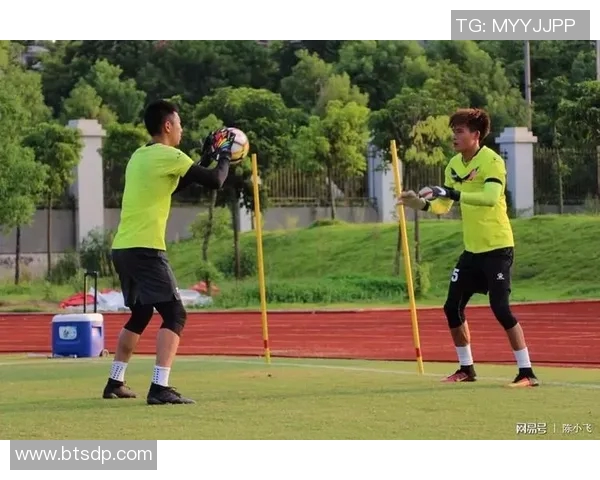 梅县铁汉迎战黑龙江球队争夺赛季关键三分全力以赴展现实力 梅县铁汉迎战黑龙江球队争夺赛季关键三分全力以赴展现实力