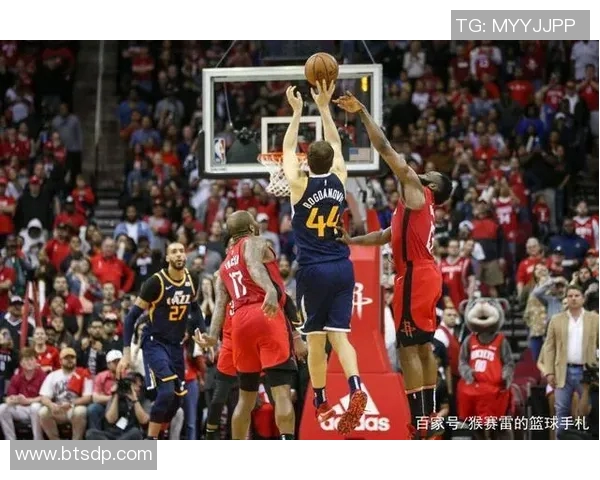 勇士与篮网激战正酣NBA赛场精彩瞬间回顾与分析